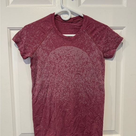 Women's Swiftly Tech Hip length Short Sleeve Shirt - Picture 1 of 3